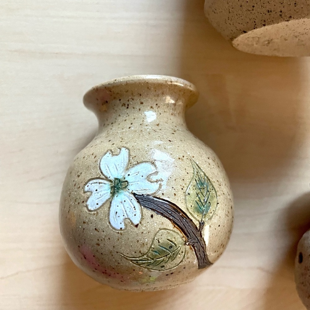 Dogwood pottery decor - Picture 9 of 12